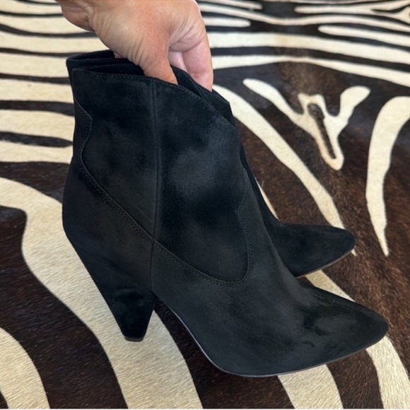 Vince Camuto Movinto Suede Leather Heeled Booties/Boots Sz 9.5 Black Pointy Toe - Picture 7 of 11